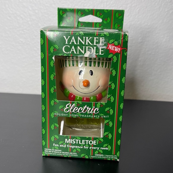Retired Yankee Candle Snowman Electric Holiday Home Fragrance Diffuser Mistletoe - Picture 1 of 10